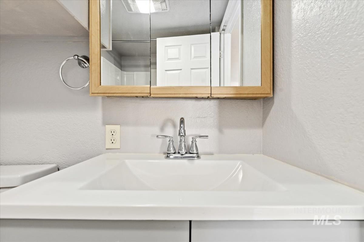 351 East 3rd Street Kuna, ID 83634 - Photo 29 of 42 Bathroom featuring a textured wall and vanity