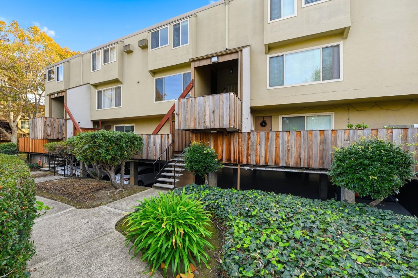 460 Auburn Way, Unit 5 San Jose, CA 95129 - Photo 1 of 38