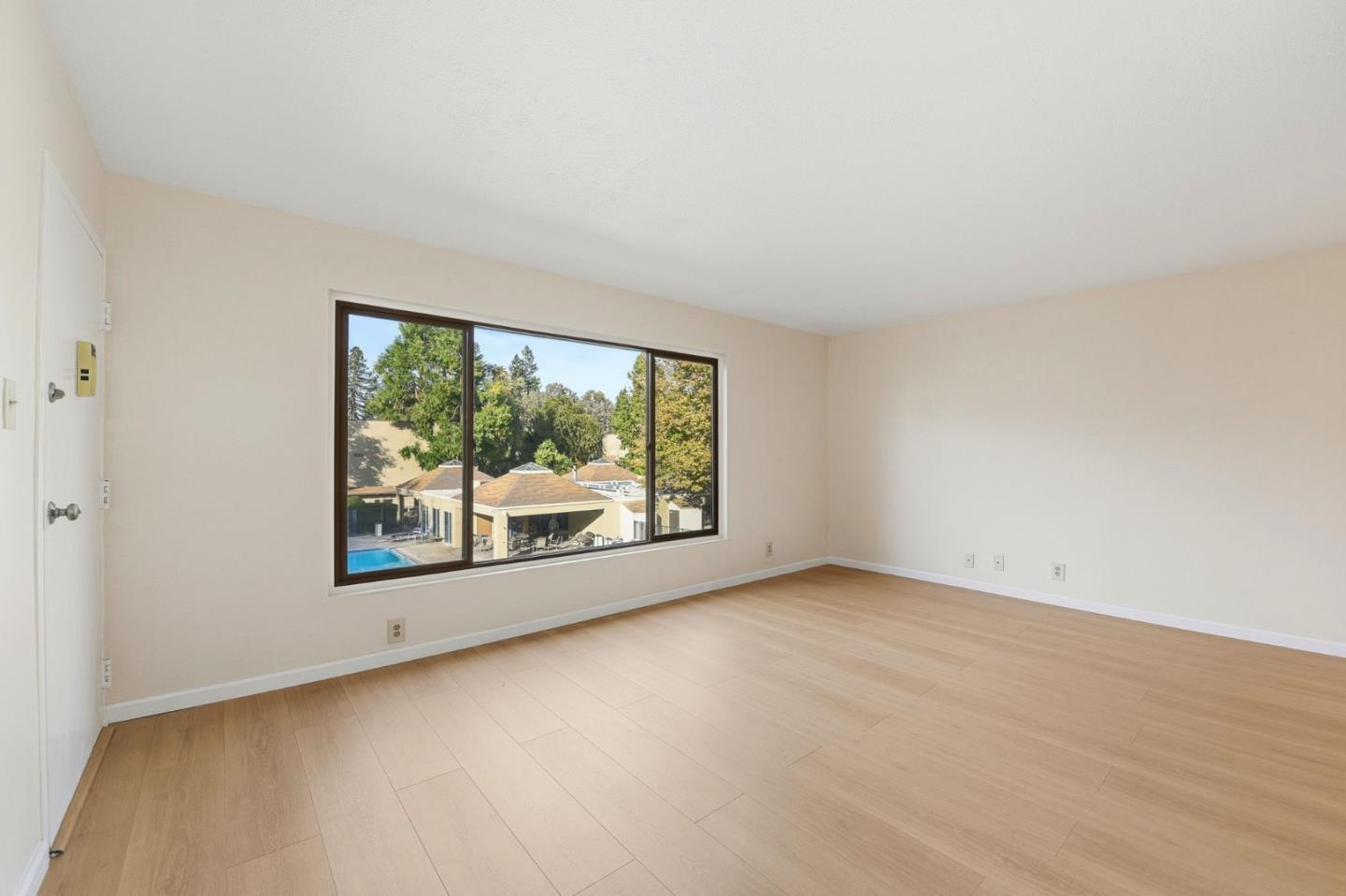 460 Auburn Way, Unit 5 San Jose, CA 95129 - Photo 4 of 38