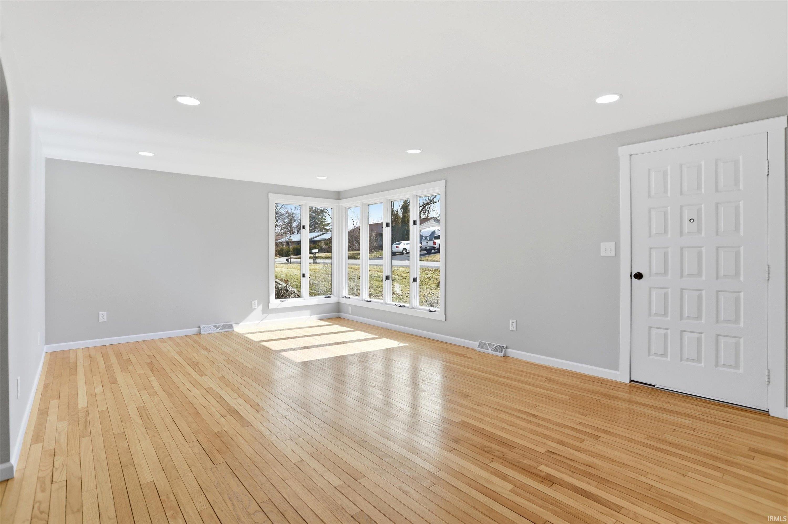 542 West Green Road Bloomington, IN 47403 - Photo 3 of 35