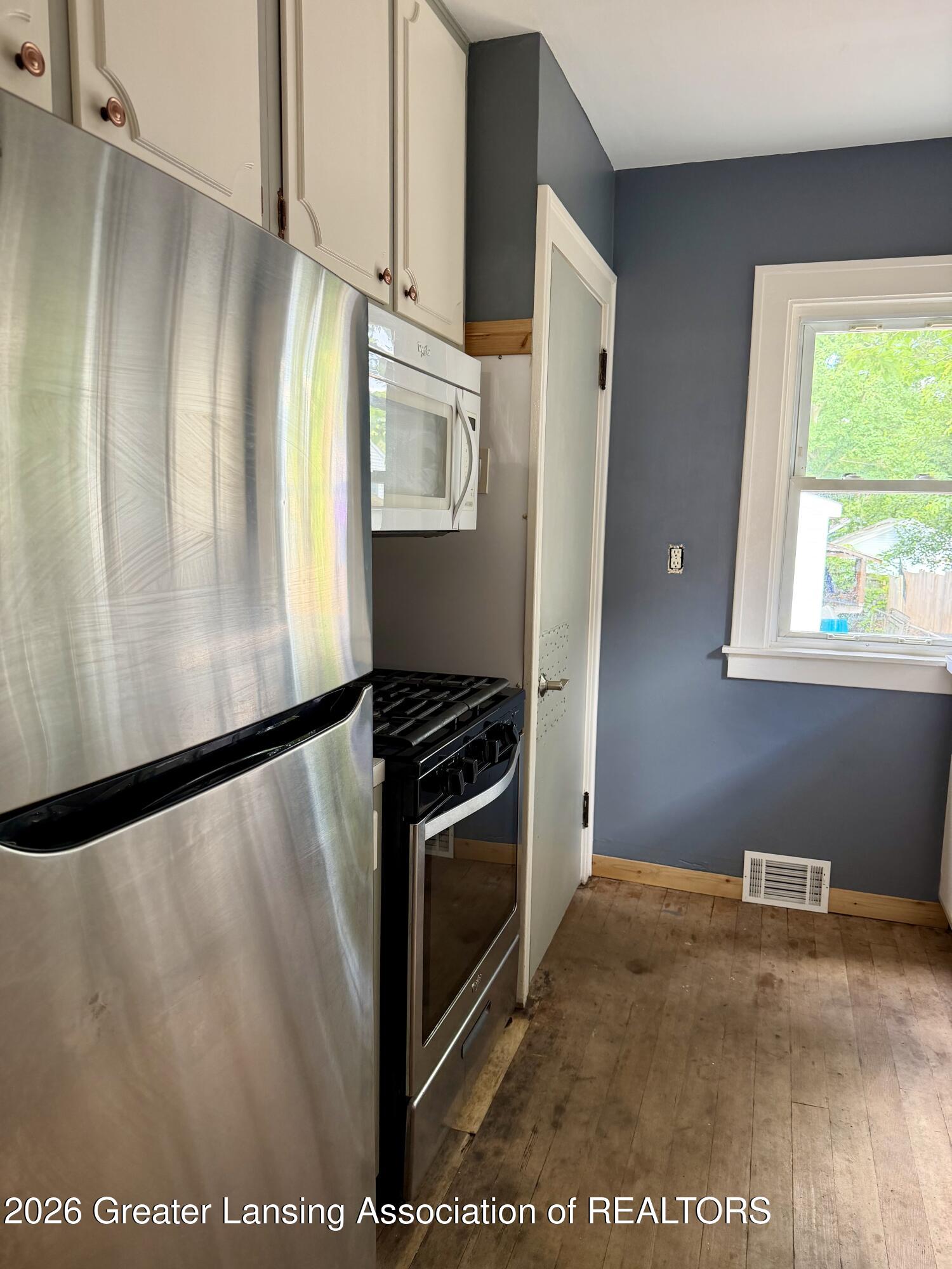 529 Shepard Street Lansing, MI 48912 - Photo 13 of 31 Kitchen