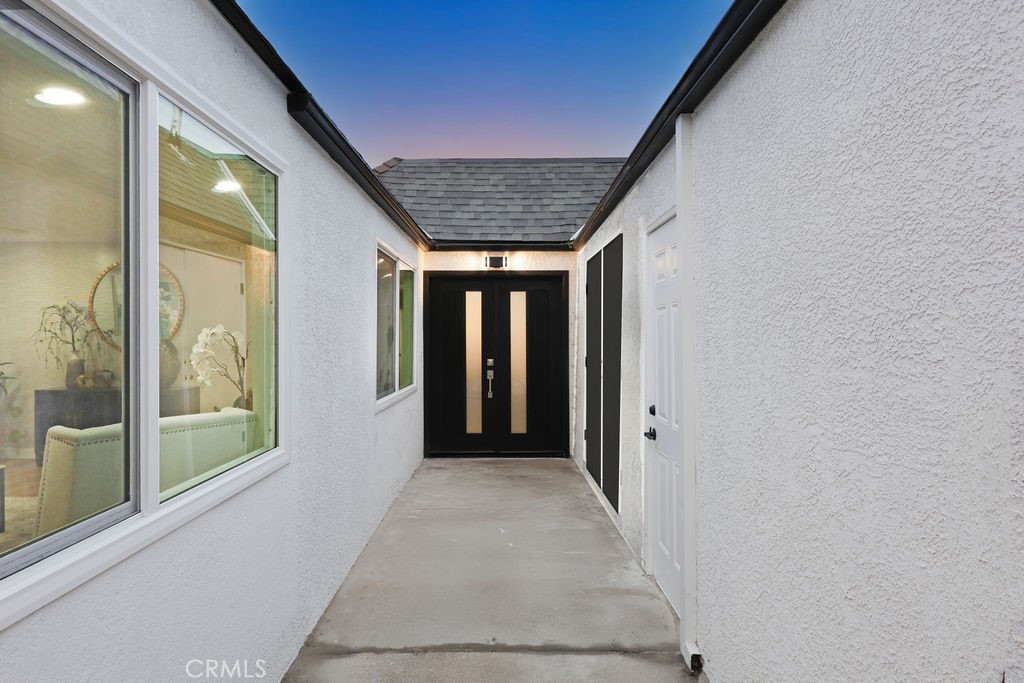 916 North West Street Anaheim, CA 92801 - Photo 3 of 27 a view of hallway with windows
