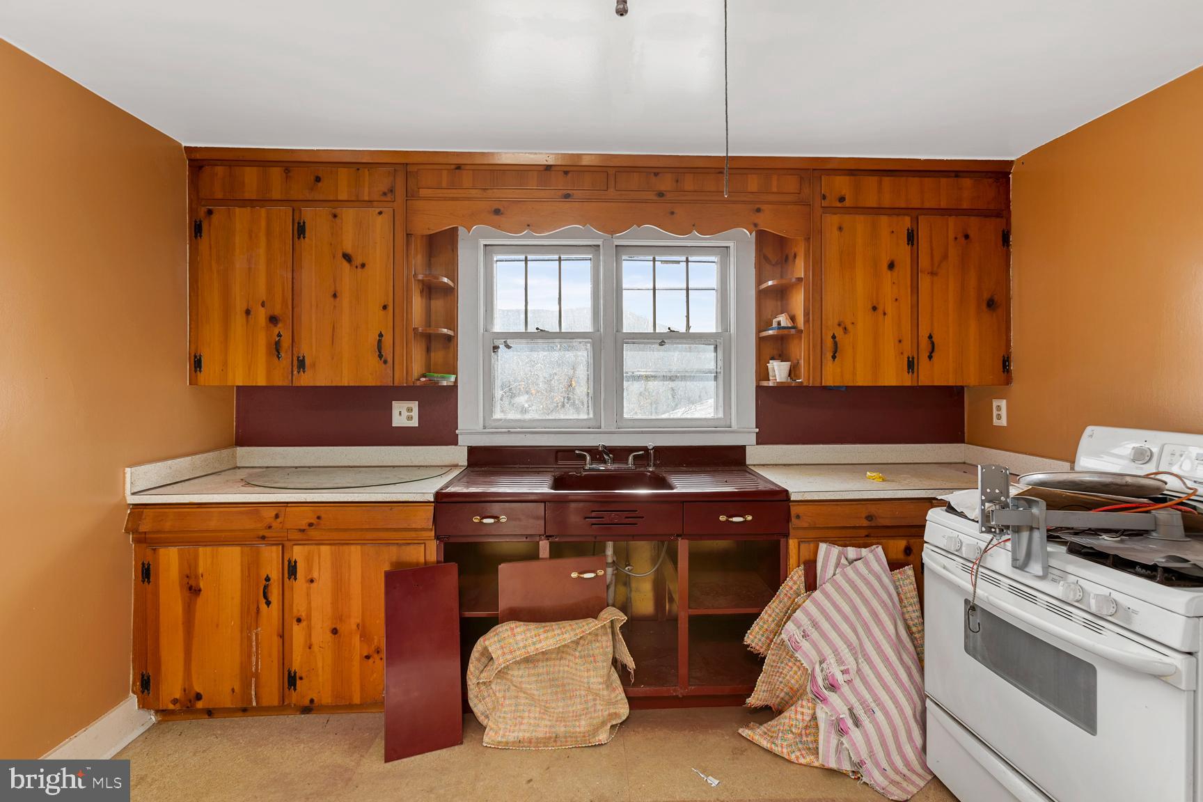495 Aileen Road Edinburg, VA 22824 - Photo 7 of 30 Kitchen