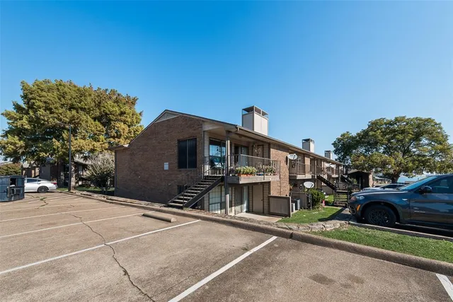 a house view with a outdoor space