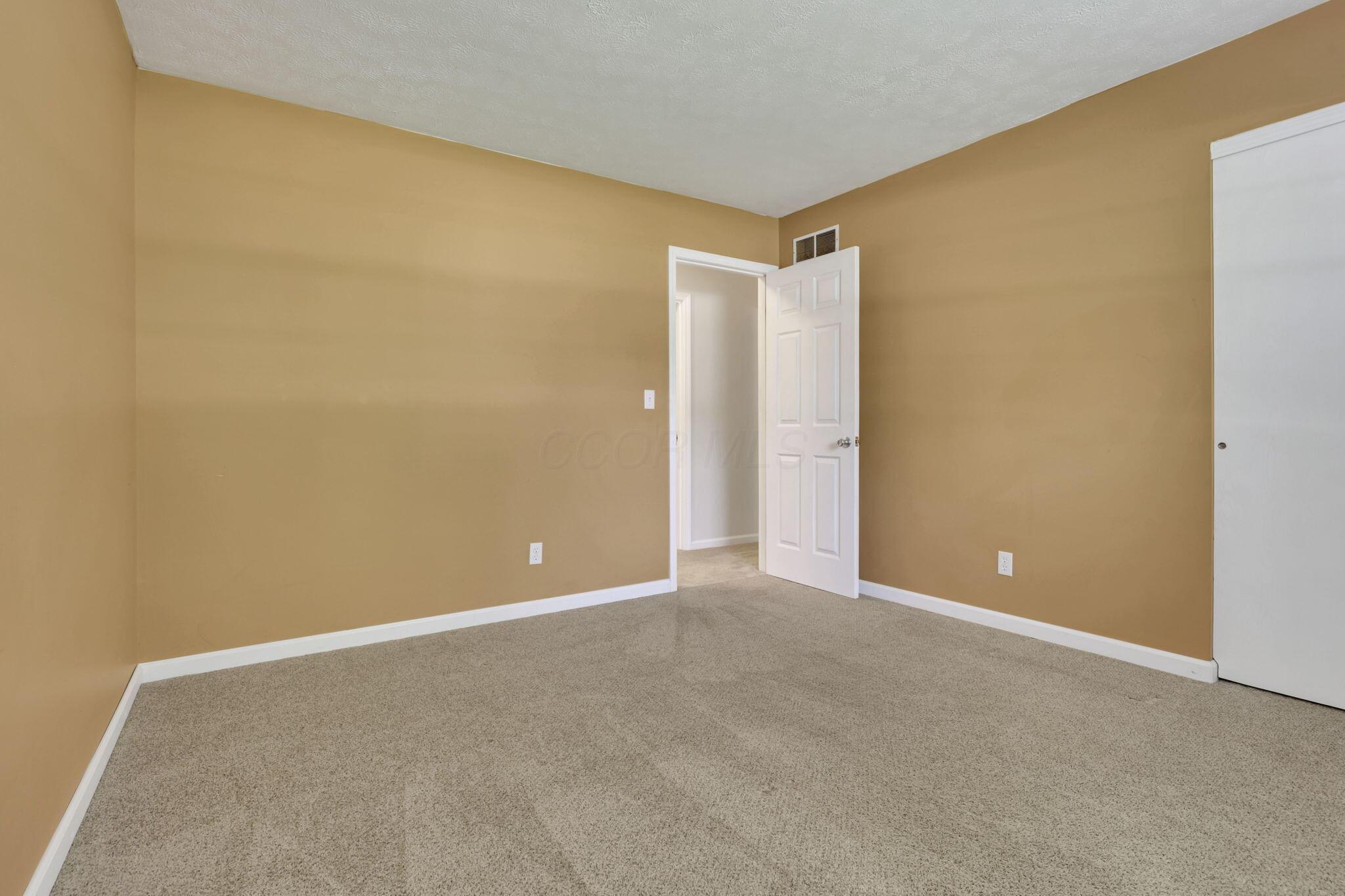 255 Riva Ridge Road Southwest Pataskala, OH 43062 - Photo 30 of 39 39-web-or-mls-0N4A9482