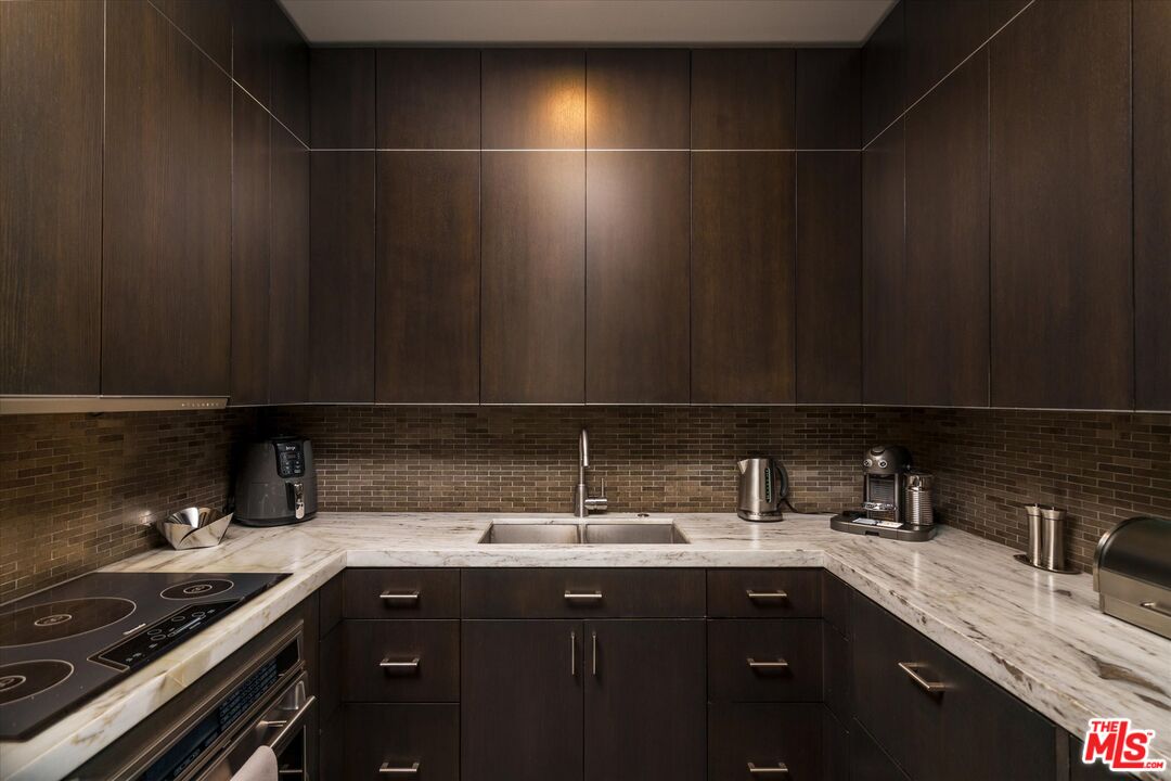 9255 Doheny Road, Unit 2701 West Hollywood, CA 90069 - Photo 11 of 20