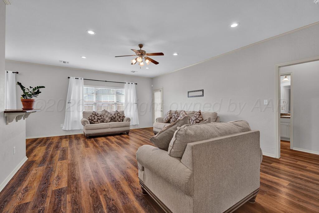 6408 Lexis Street Amarillo, TX 79119 - Photo 3 of 27 living room 1