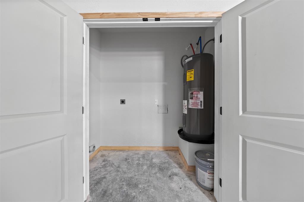506 2nd Street Moody, TX 76557 - Photo 30 of 40 a view of walk in closet