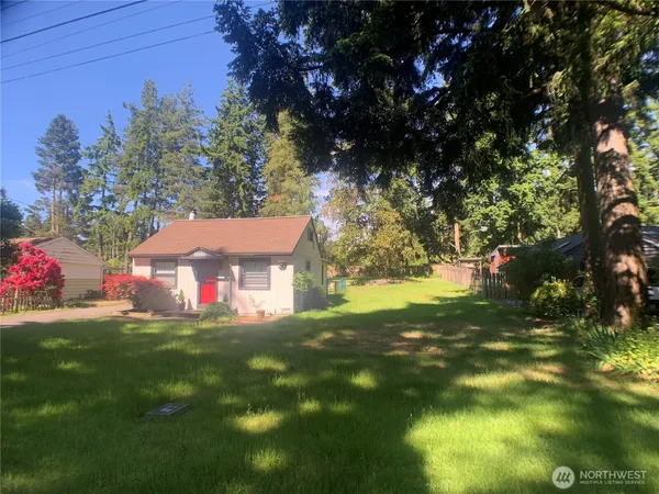 $2,800 | 19151 7th Avenue Northeast, Shoreline, WA 98155