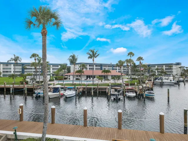 $429,900 | 3421 Spanish Trail, Unit 329, Delray Beach, FL 33483