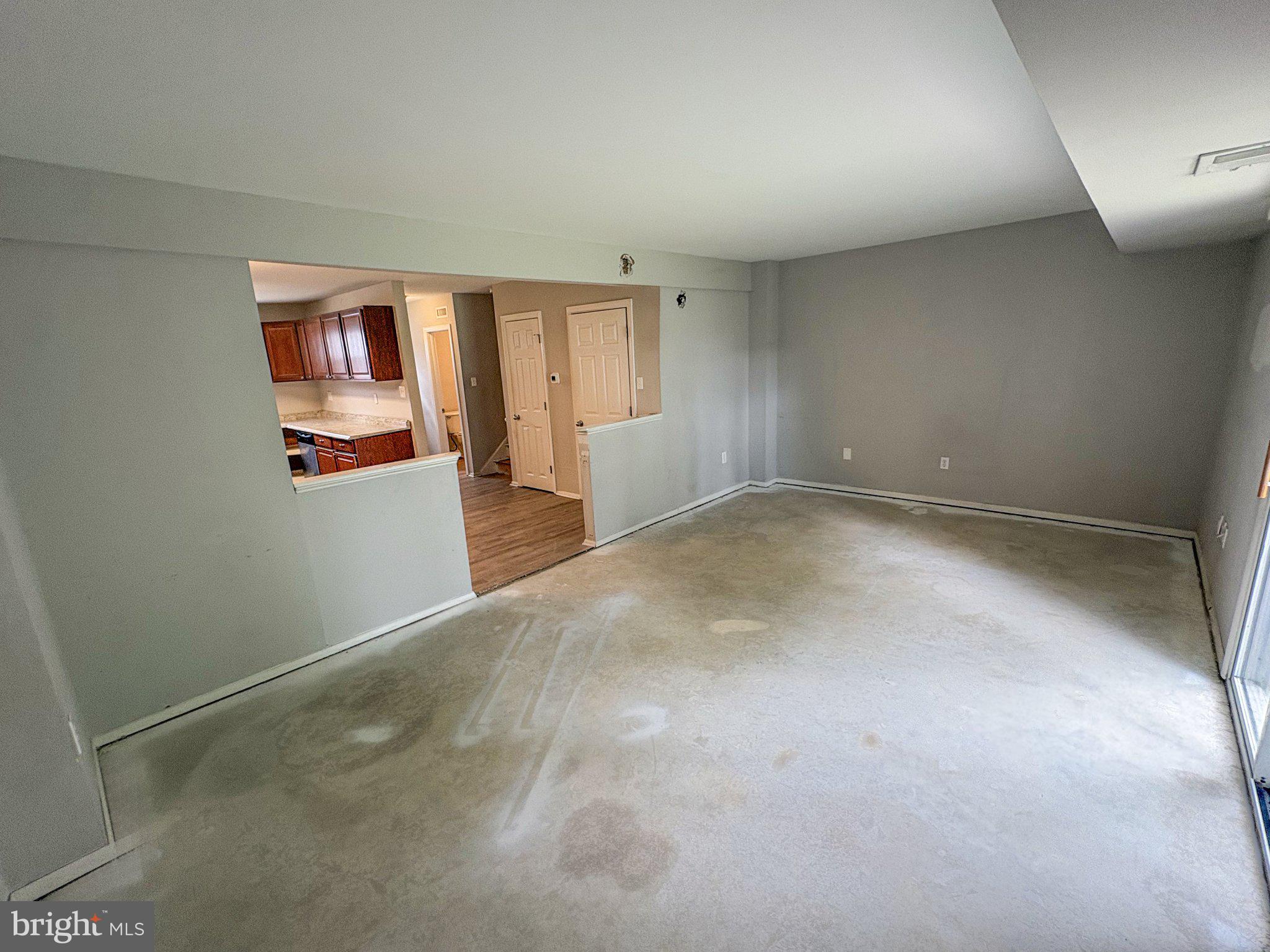 308 Via Cascata Drive Clementon, NJ 08021 - Photo 5 of 23 Spacious, versatile living area awaits.
