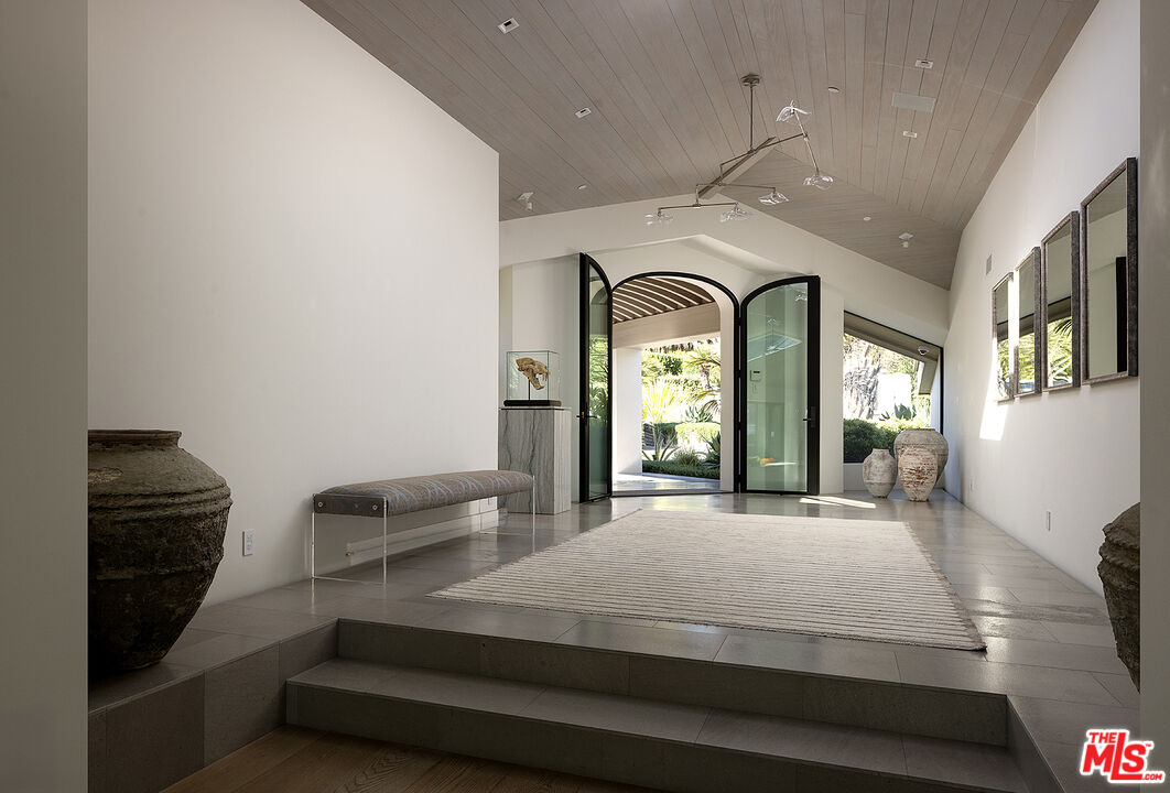 4145 Creciente Drive Santa Barbara, CA 93110 - Photo 5 of 57