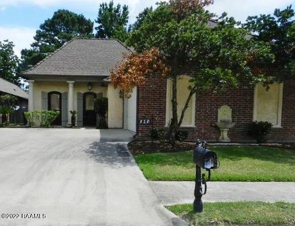 $2,100 | 120 Croft Row, Lafayette, LA 70503