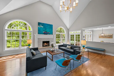 $1,175,000 | 861 Gloucester Crossing, Lake Forest, IL 60045