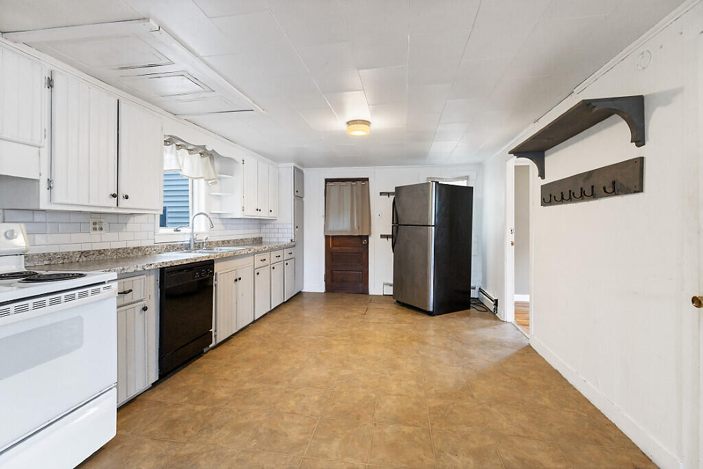 6 Stuart Street Winslow, ME 04901 - Photo 12 of 31 15_BP5A5471_DxO_mls