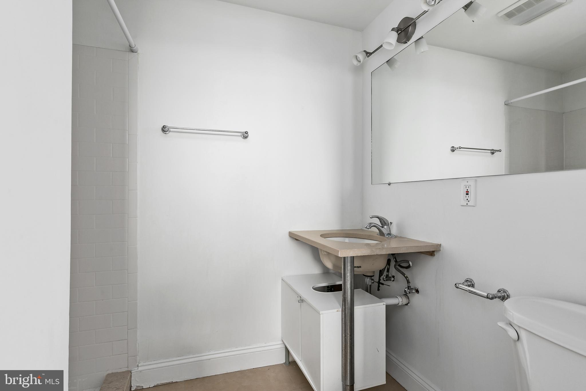 1637-39 Poplar Street, Unit S4 Philadelphia, PA 19130 - Photo 20 of 23