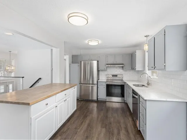 $479,999 | 5912 Stoneybrook Drive, Minnetonka, MN 55345