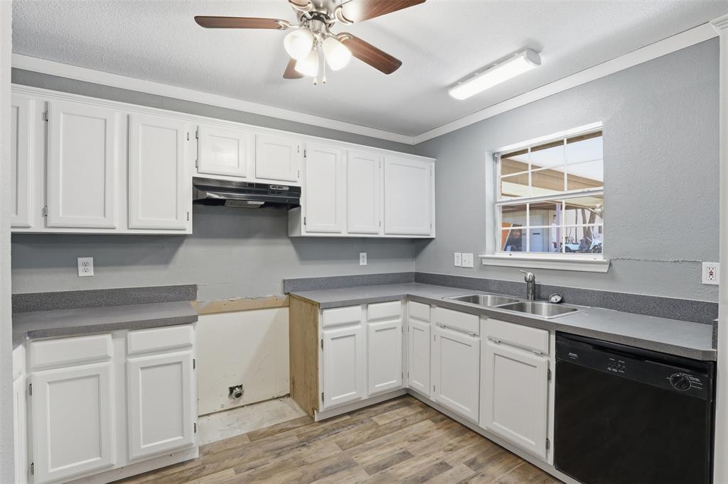 533 Eagles Way Springtown, TX 76082 - Photo 21 of 32 a kitchen with cabinets appliances a sink and a window