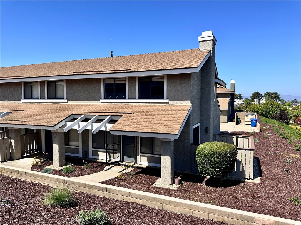 1153 Sumner Place, Unit D Santa Maria, CA 93455 - Photo 4 of 33 a front view of a house with garden