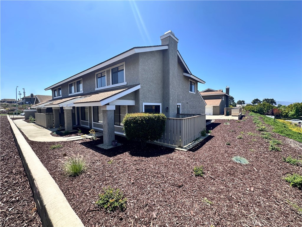 1153 Sumner Place, Unit D Santa Maria, CA 93455 - Photo 5 of 33 a front view of a house with yard