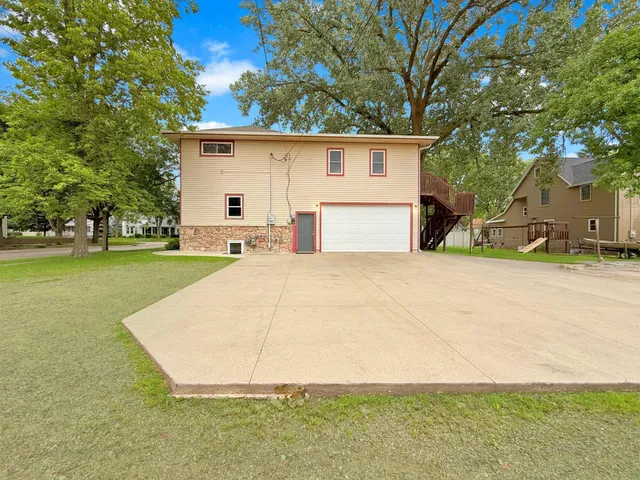 $379,000 | 101 South 5th Street, Montevideo, MN 56265