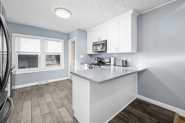 $125,900 | 445 48th Street, Moline, IL 61265