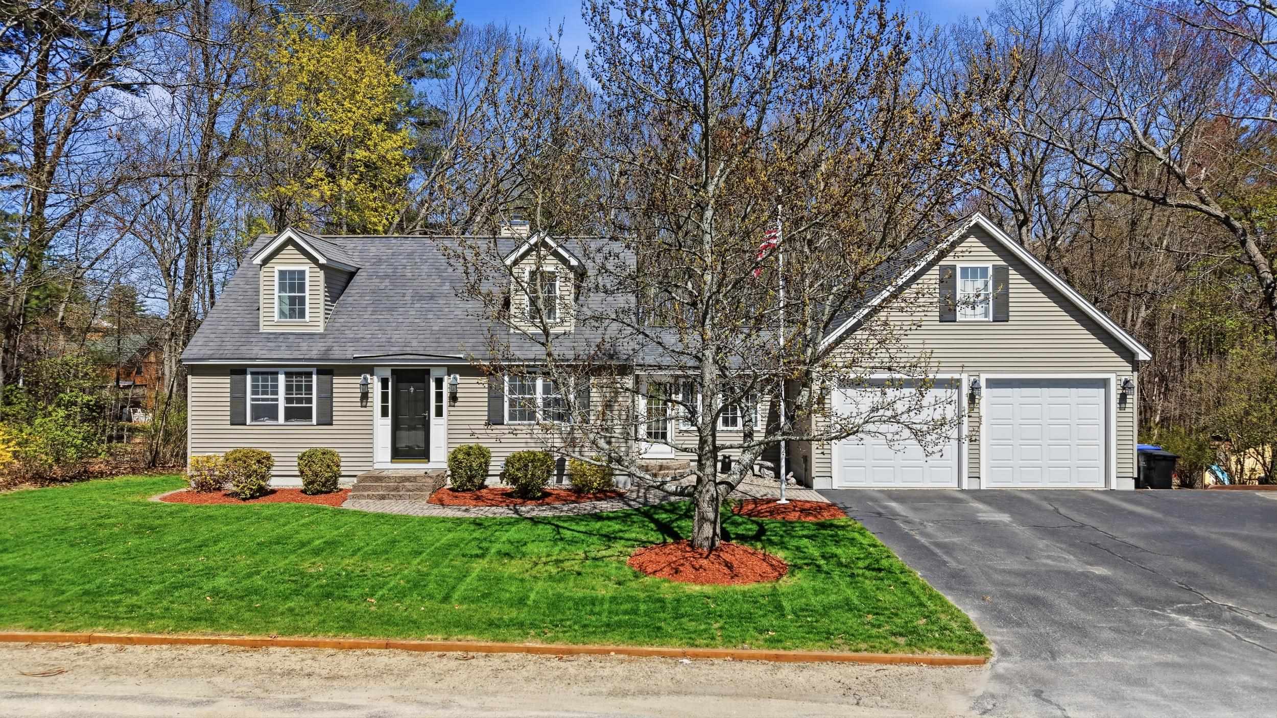 7 Vernon Street Hudson, NH 03051 - Photo 2 of 43