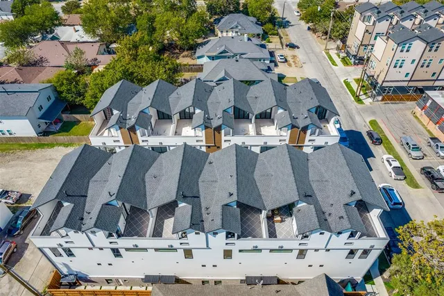 $679,900 | 708 West 10th Street, Unit 101, Dallas, TX 75208