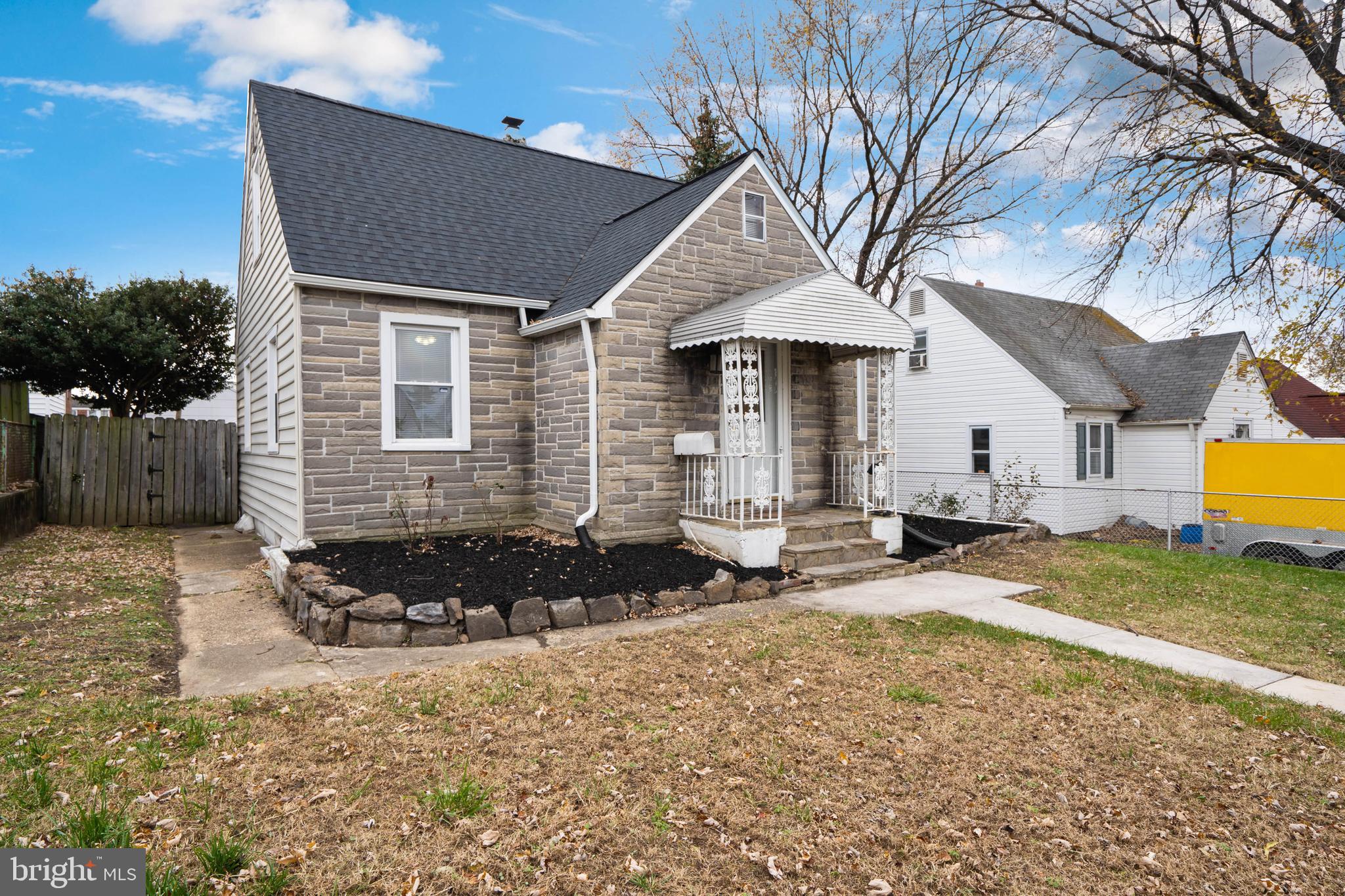 211 West Hilltop Road Baltimore, MD 21225 - Photo 3 of 44