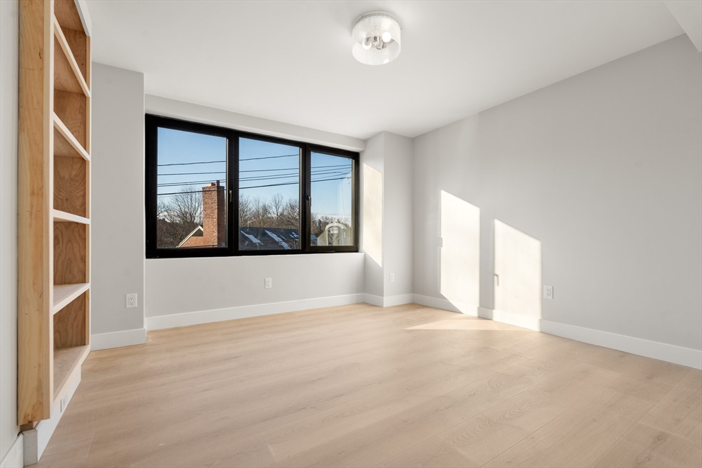 265 Varick Road Newton, MA 02468 - Photo 28 of 32 an empty room with windows
