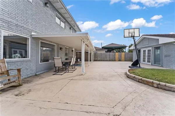 $524,000 | 70 Carolyn Court, Arabi, LA 70032