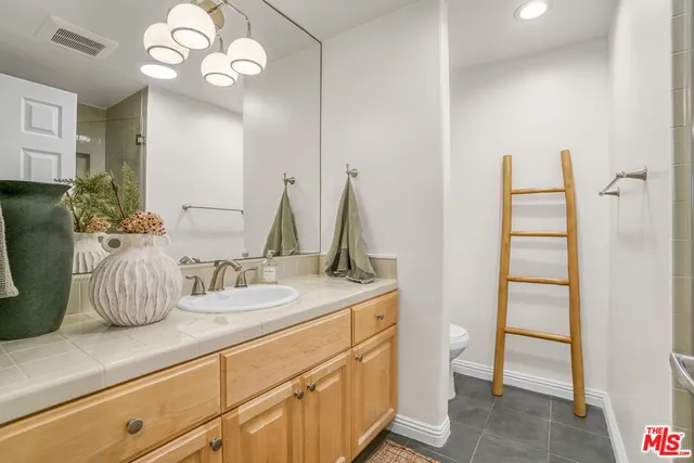 $10,000 | 837 Lincoln Boulevard, Unit 3, Santa Monica, CA 90403