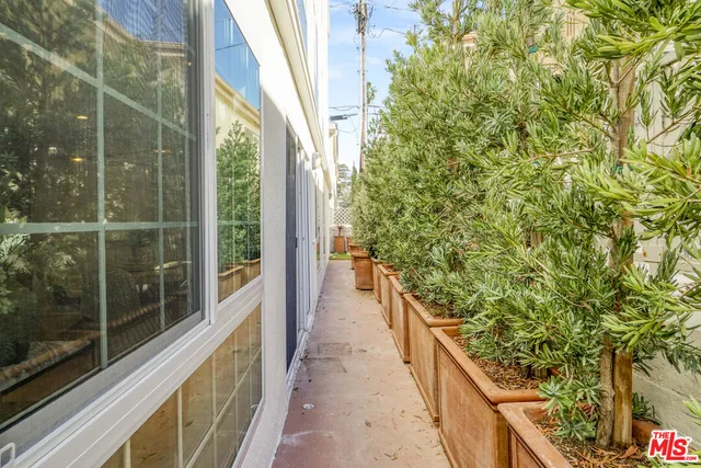 $10,000 | 837 Lincoln Boulevard, Unit 3, Santa Monica, CA 90403