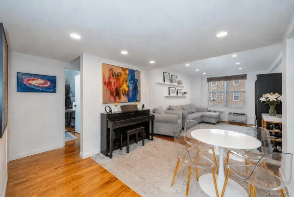 $675,000 | 31-85 Crescent Street, Unit 215 | Astoria