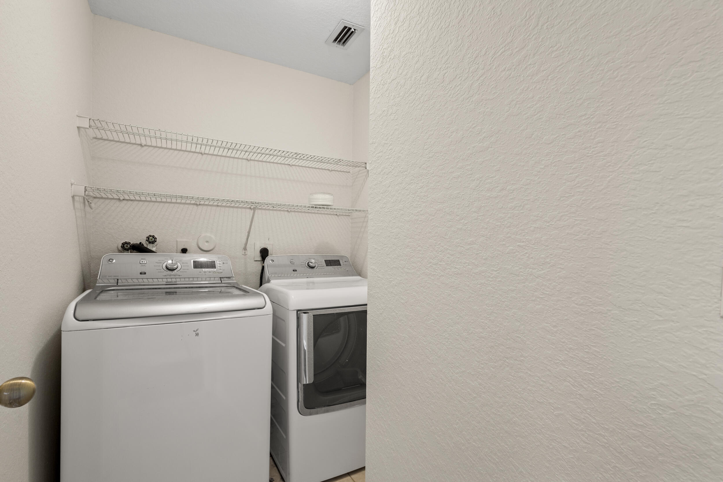 1139 Imperial Lake Road West Palm Beach, FL 33413 - Photo 15 of 33 img_9866