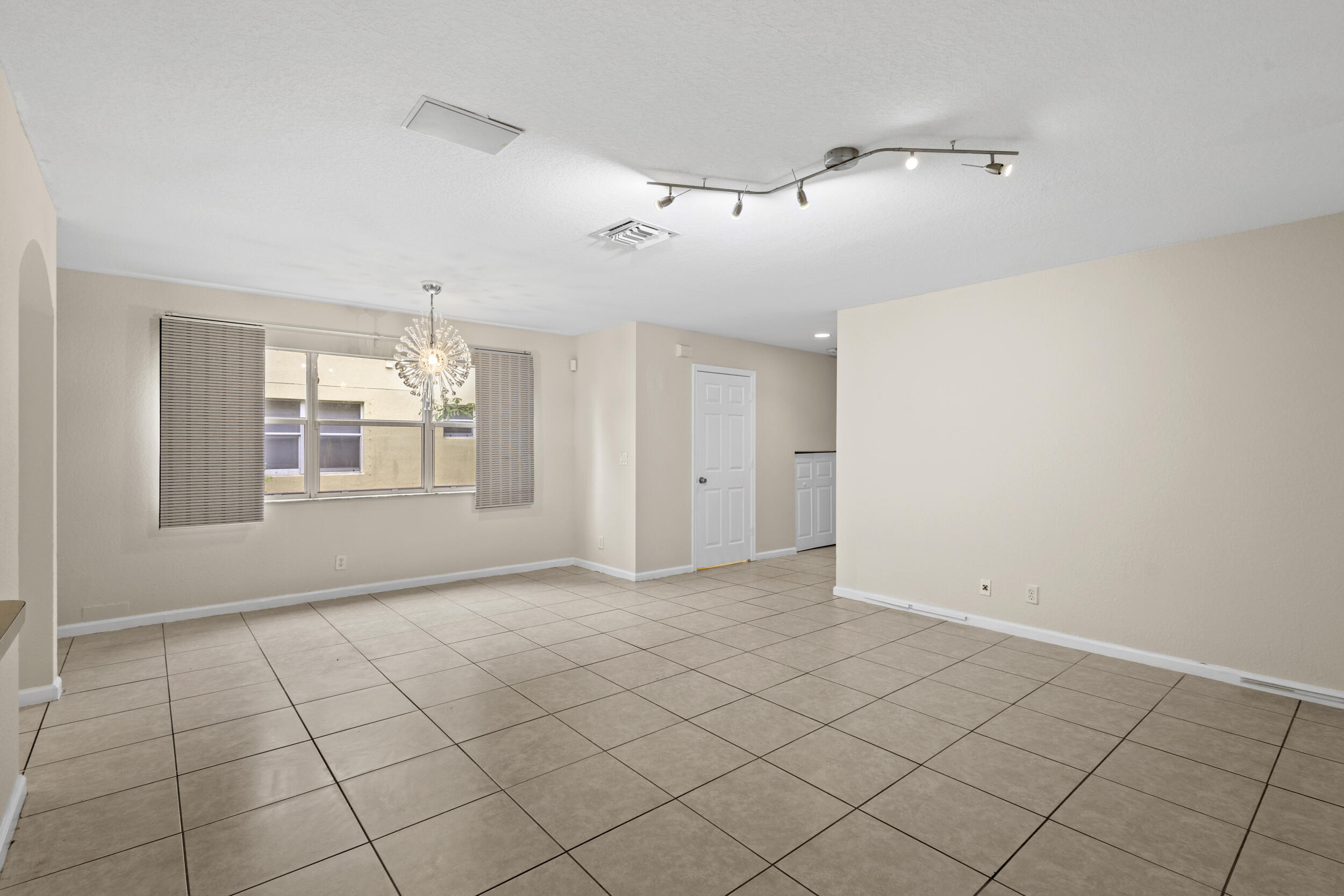 1139 Imperial Lake Road West Palm Beach, FL 33413 - Photo 5 of 33 img_9816