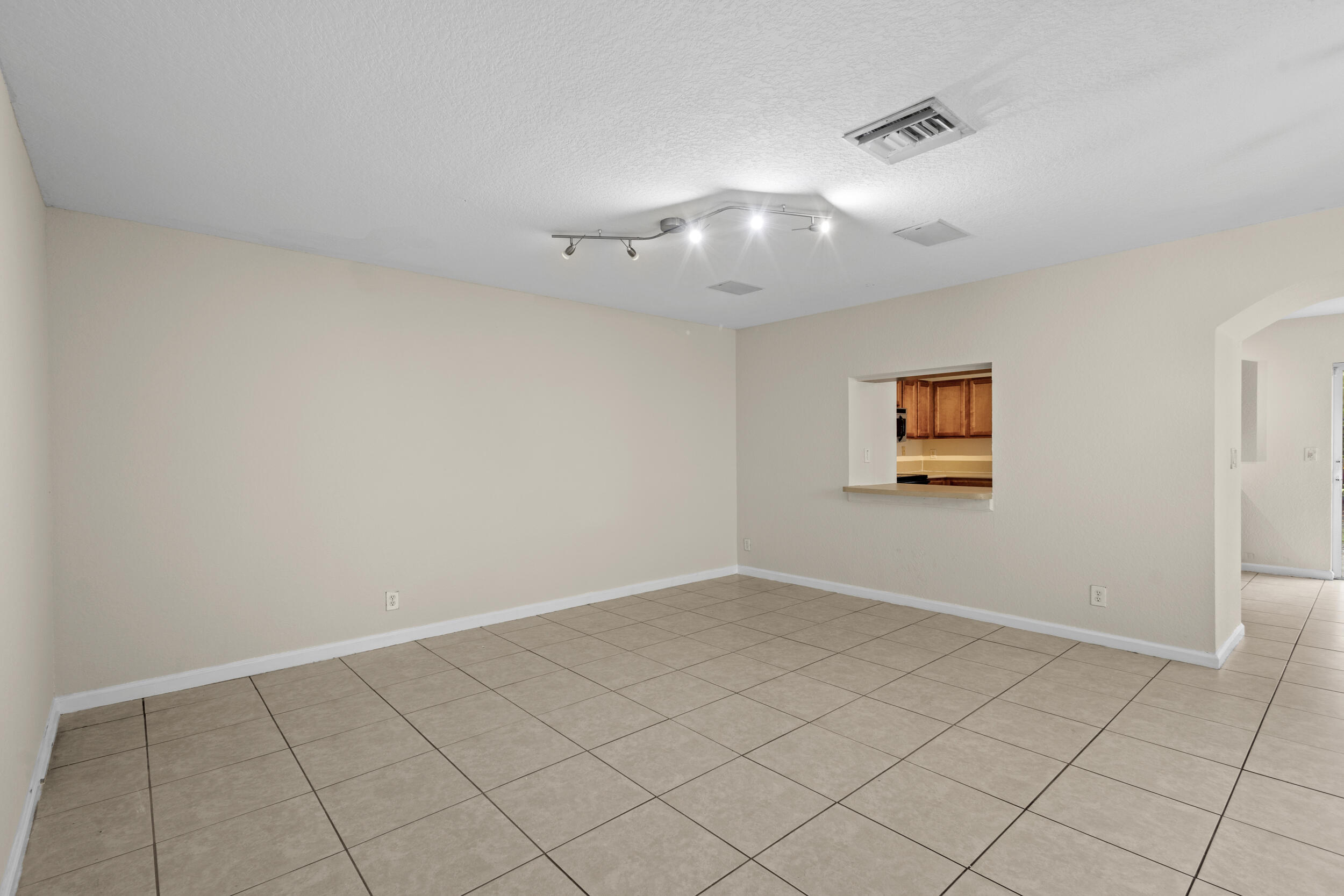 1139 Imperial Lake Road West Palm Beach, FL 33413 - Photo 7 of 33 img_9801