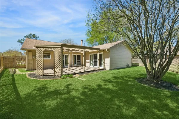 $2,450 | 711 Flower Field Court, Pearland, TX 77584