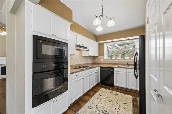 $2,450 | 711 Flower Field Court, Pearland, TX 77584