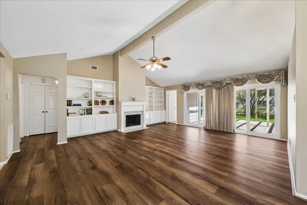 $2,450 | 711 Flower Field Court, Pearland, TX 77584