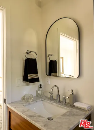 $2,750,000 | 3216 Ettrick Street, Los Angeles, CA 90027