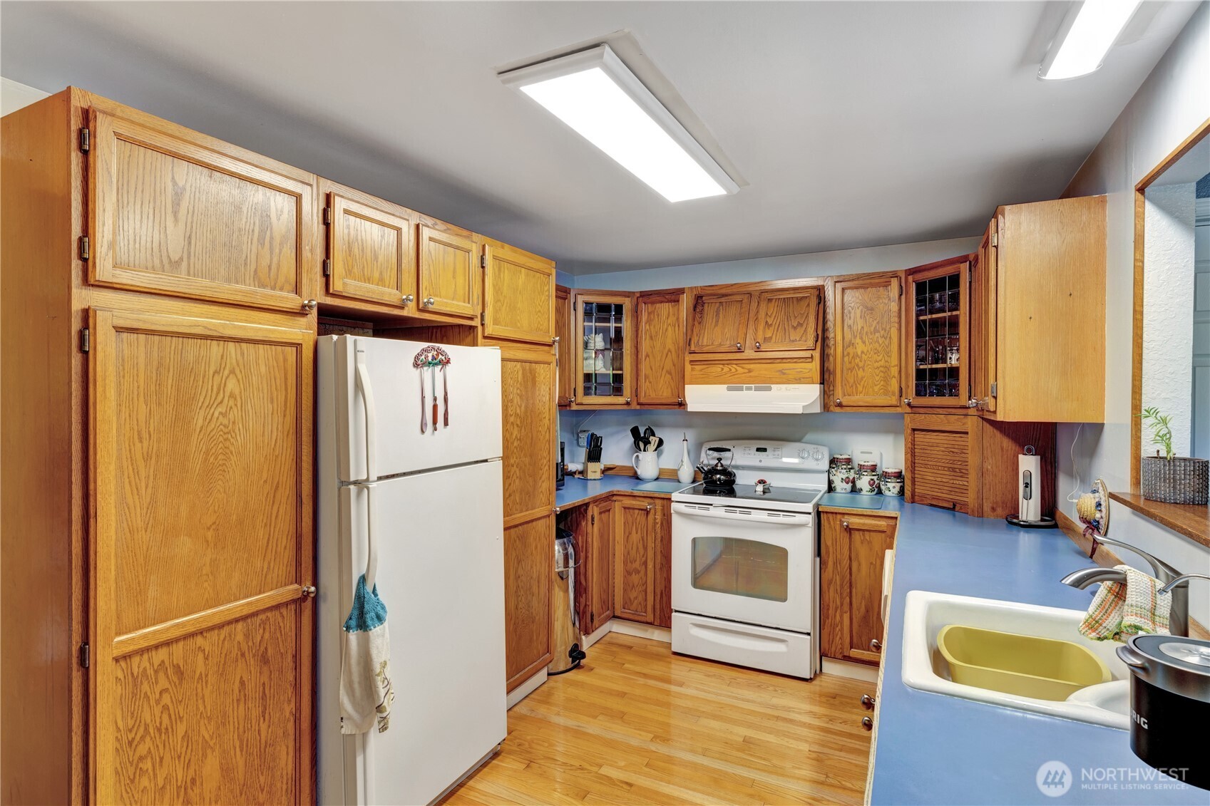 10208 28th Avenue Southwest Seattle, WA 98146 - Photo 4 of 17 a kitchen with stainless steel appliances granite countertop a refrigerator a stove a sink and a refrigerator