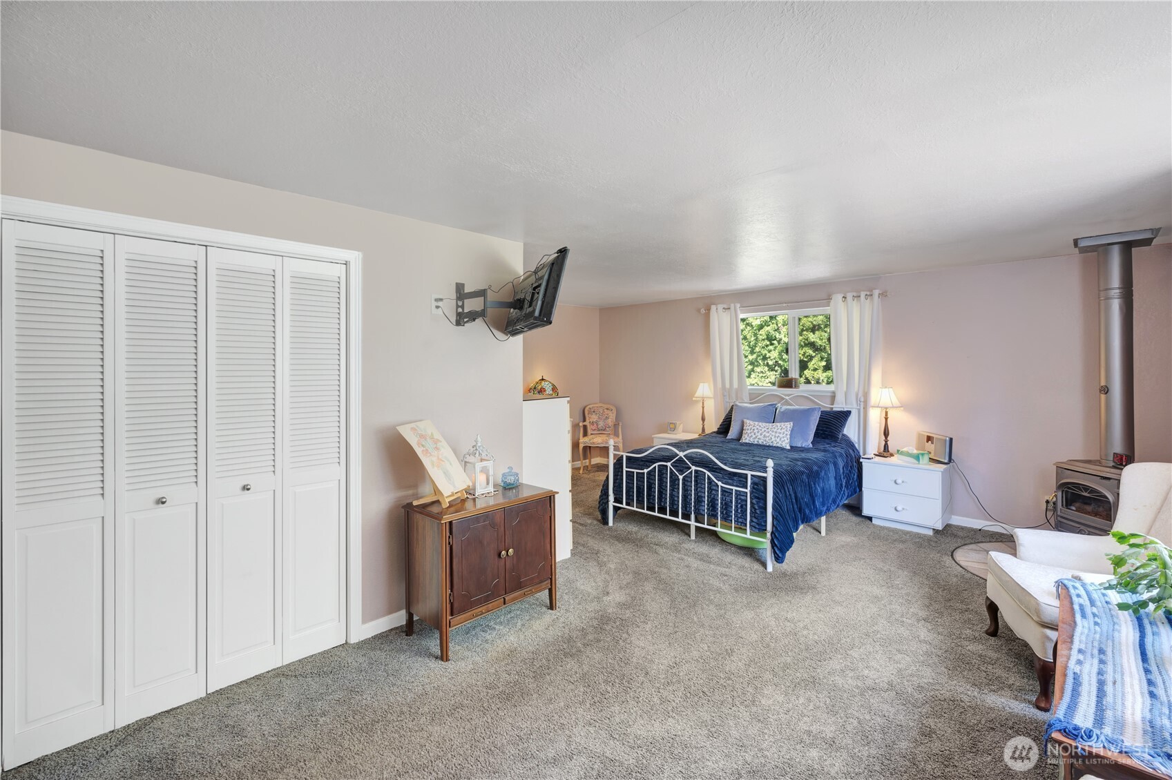 10208 28th Avenue Southwest Seattle, WA 98146 - Photo 8 of 17 a living room with furniture and a window