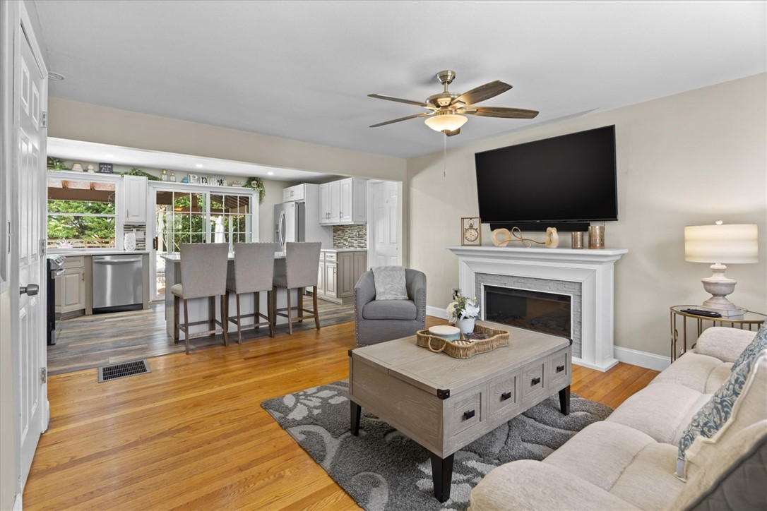 149 Rowe Avenue Pawtucket, RI 02861 - Photo 6 of 40