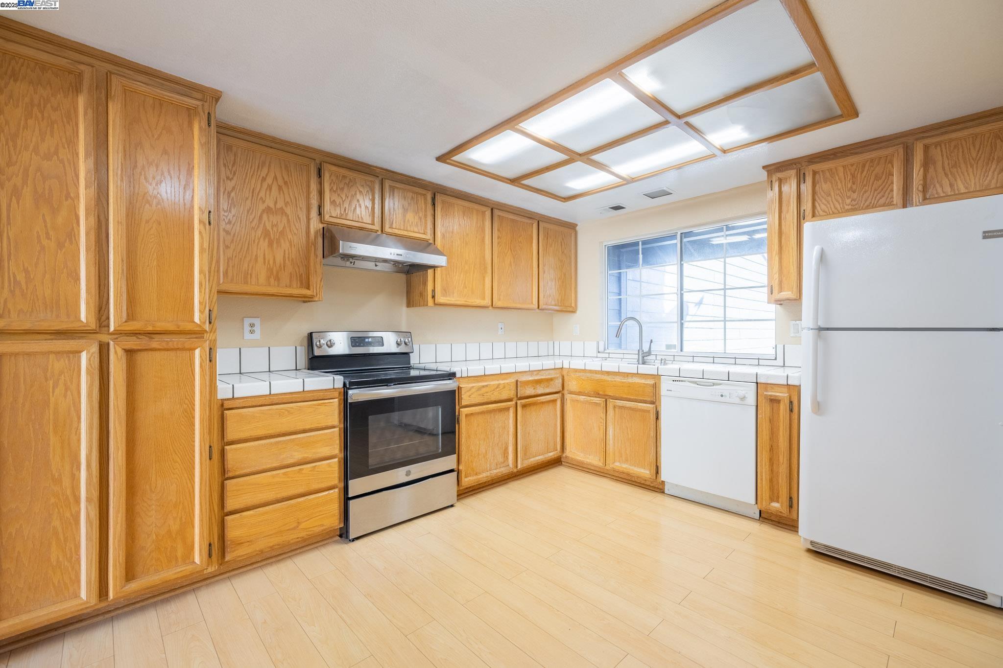 123 Pelican Loop Pittsburg, CA 94565 - Photo 13 of 60 a kitchen with granite countertop stainless steel appliances and counter space