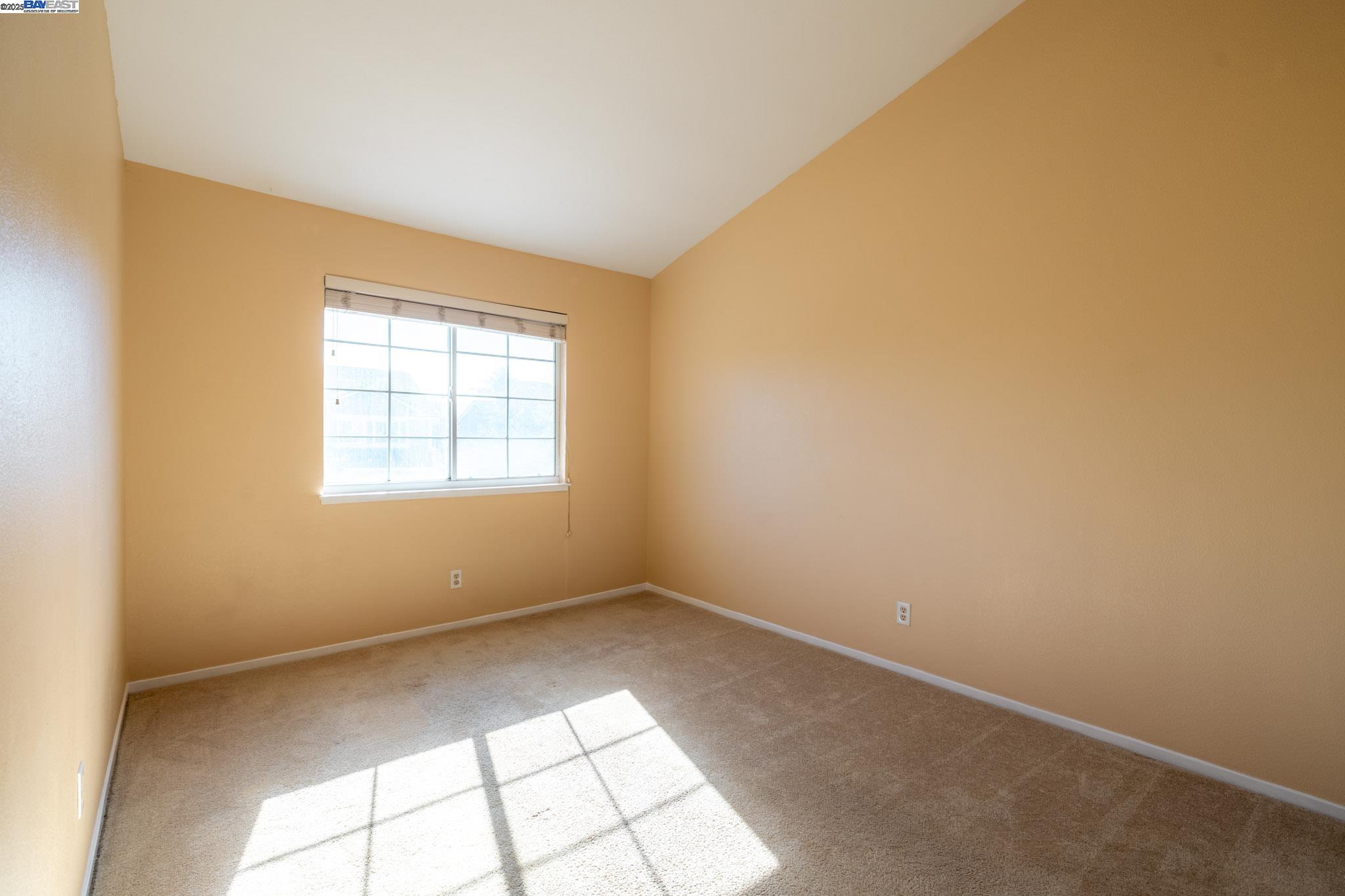 123 Pelican Loop Pittsburg, CA 94565 - Photo 34 of 60 an empty room with windows