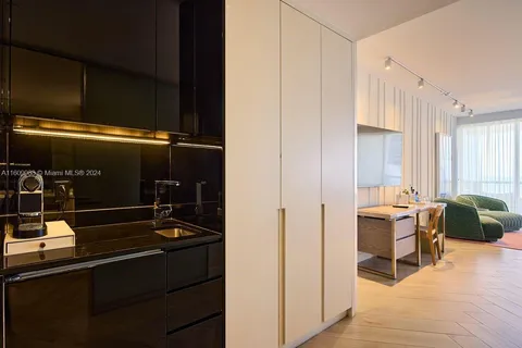 $1,495,000 | 2201 Collins Avenue, Unit 1718, Miami Beach, FL 33139