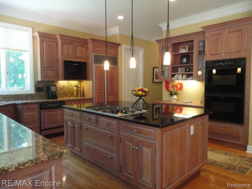 7789 Fieldstone Ridge Clarkston, MI 48348 - Photo 29 of 57 Gas range in Island.jpg