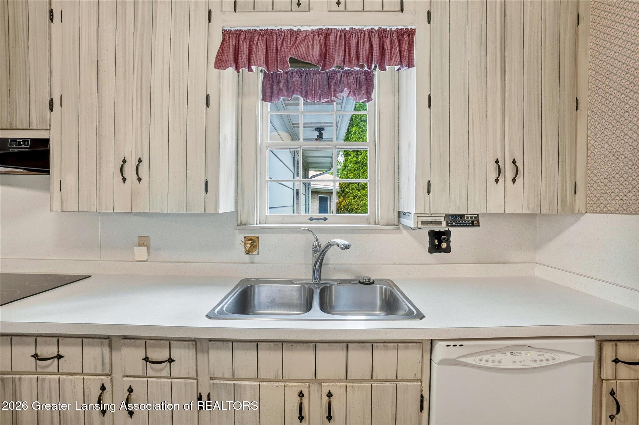1716 Tecumseh River Road Lansing, MI 48906 - Photo 11 of 51 Kitchen
