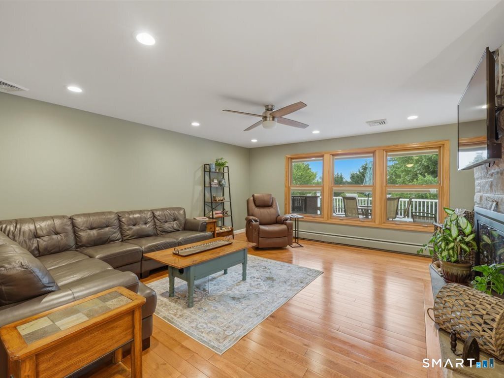 12 Wooding Road Wallingford, CT 06492 - Photo 3 of 40